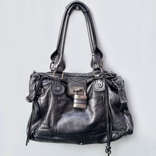 끌로에 패딩턴백 메탈릭 실버