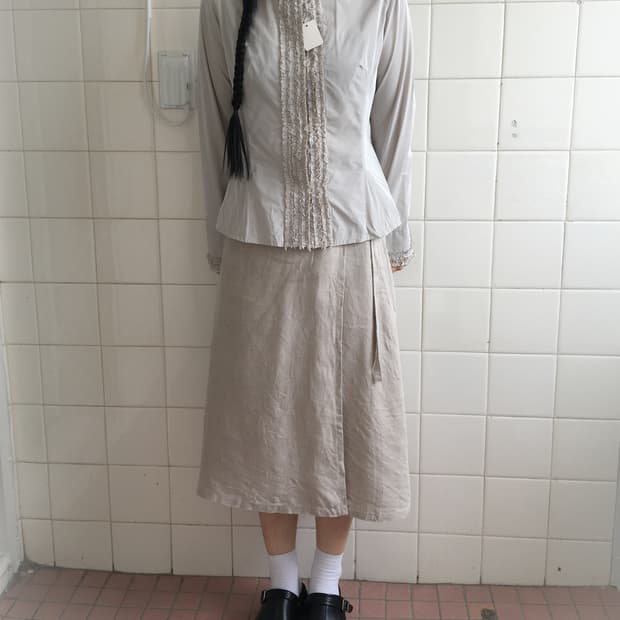 Frill point high neck glossy jacket