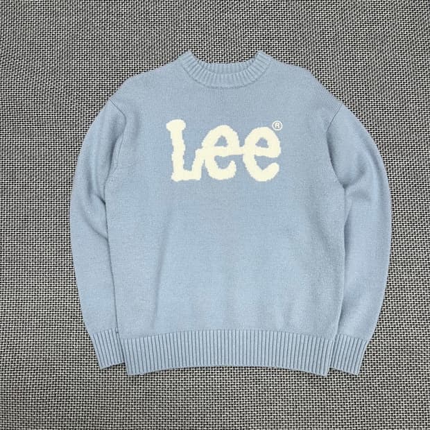 착샷O 리 스카이블루 빅로고 니트