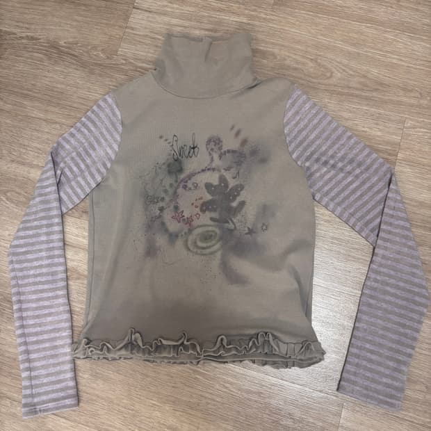 허그유어스킨 Drawing frill pola top