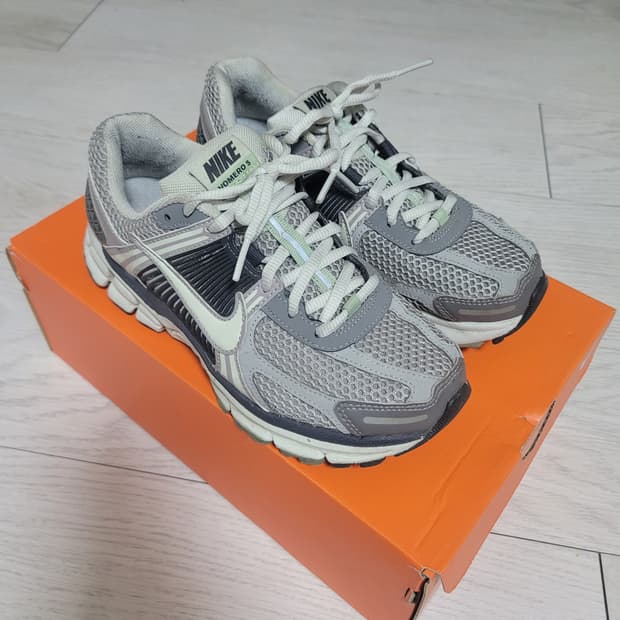 나이키 줌 보메로 5 코블스톤 230