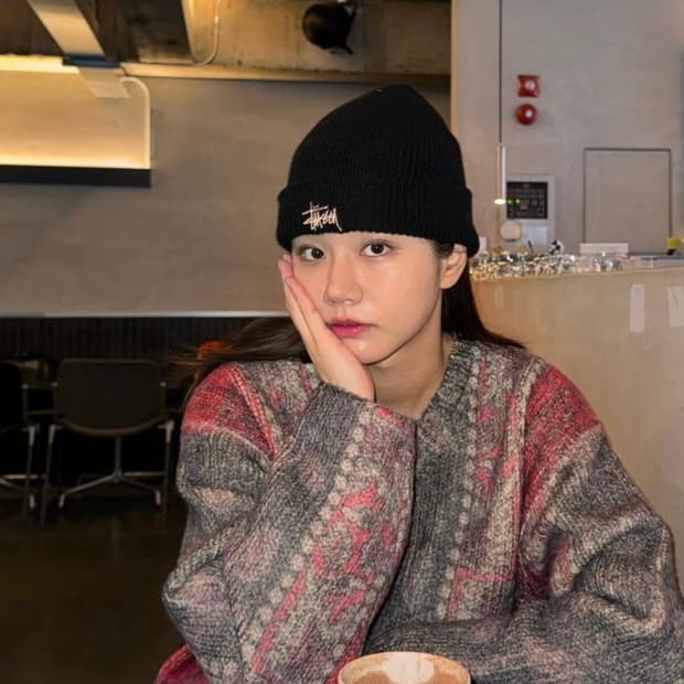 L) 스투시 프린트 알파카 니트 스웨터 걸스데이 혜리 착용