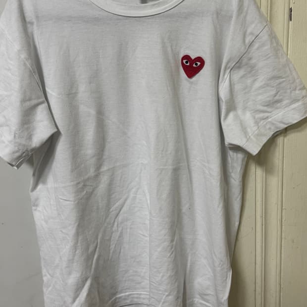 꼼데가르송 반팔티 L사이즈 판매합니다