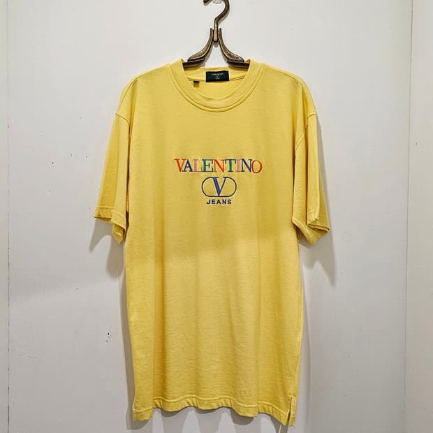 Valentino 레몬 자수 로고 반팔T