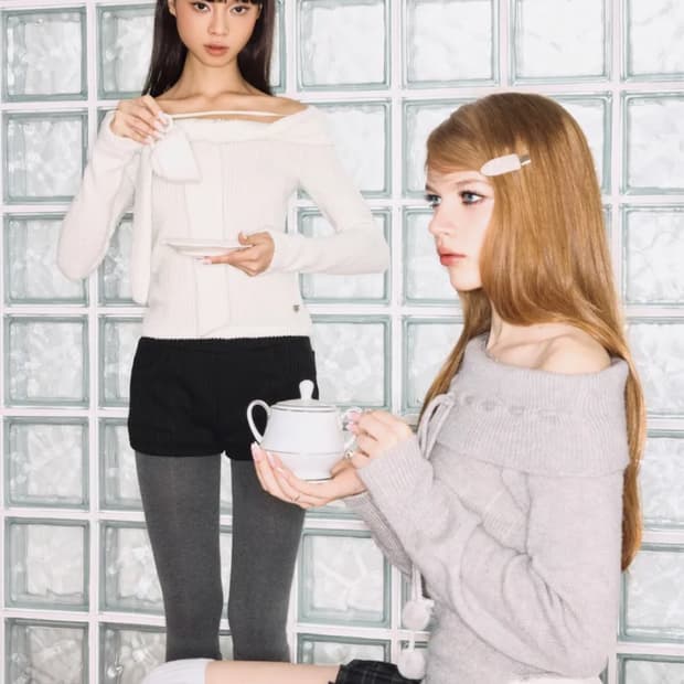 포어링 오프숄더 니트