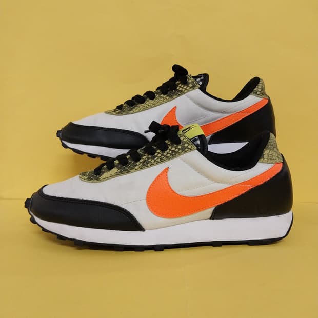 여성 나이키 데이브레이크 토탈 오렌지블랙 운동화 (240)