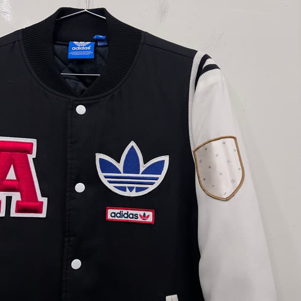 아디다스 올드스쿨 와펜 패치 코튼 바시티 자켓