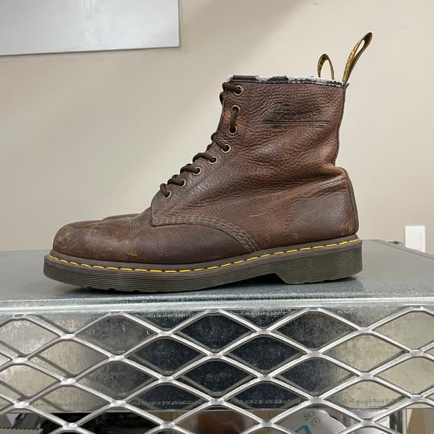 닥터마틴 8홀 부츠 브라운 uk9
