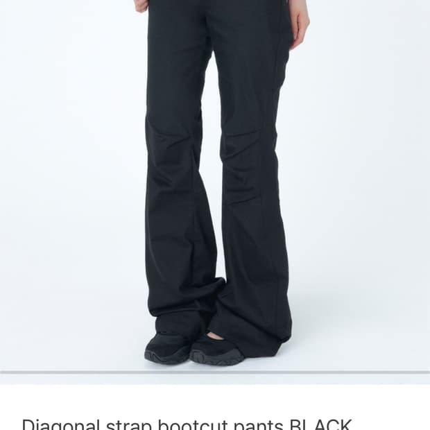 Diagonal strap bootcut pants BLACK