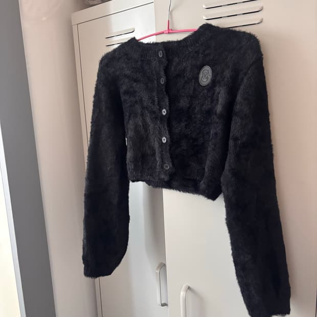 스컬프터 크롭 퍼 와펜 가디건