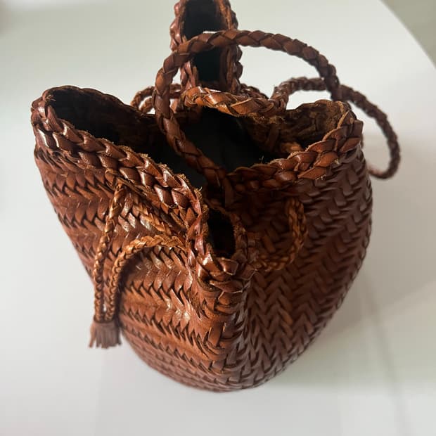 드래곤디퓨전 폼폼 더블 점프 버킷백 Tan