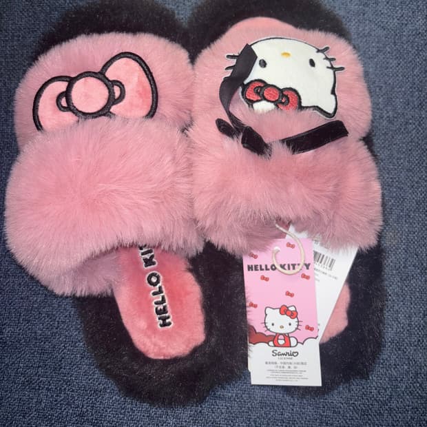 산리오 헬로키티 털 슬리퍼