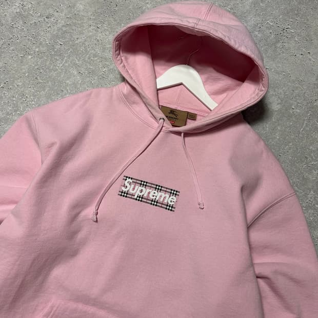 슈프림 x 버버리 미들로고 핑크 후드티