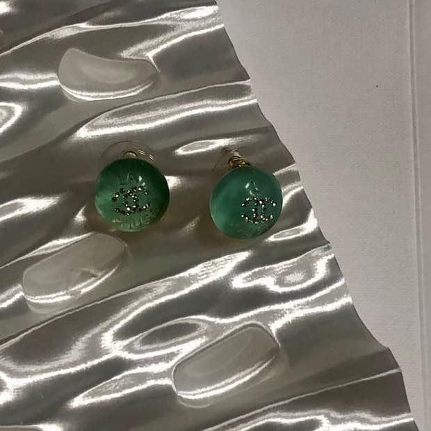 샤넬 빈티지 그린 미러볼 업사이클링 귀걸이