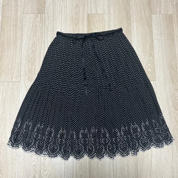 도트 무늬 미디 스커트