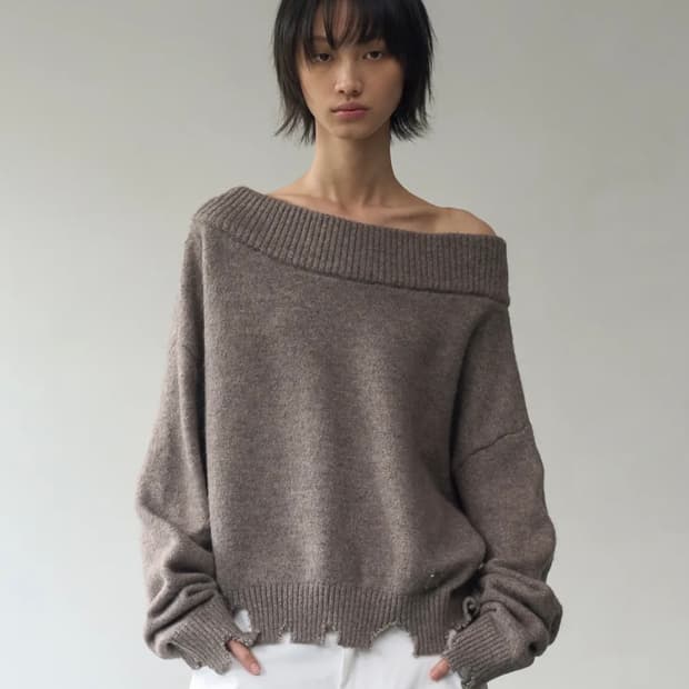 락케이크 Off Shoulder Damaged Knit - Brown