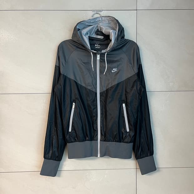 나이키 윈드러너 우먼 바람막이 블랙/그레이 [M]