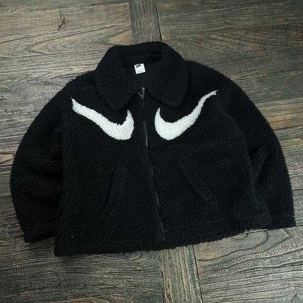 [나이키] 더블 스우시 오버사이즈 쉐르파 후리스 자켓 블랙 M18866