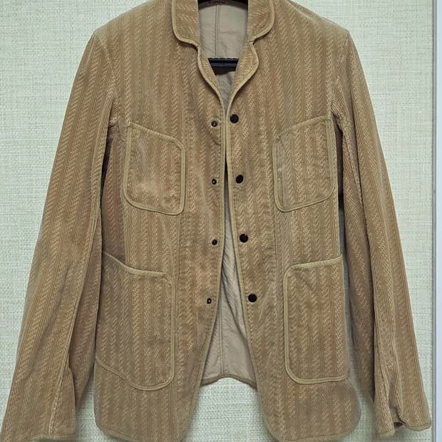 레이어드 하기 좋은 캐피탈 자켓