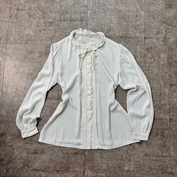 프릴 리본 타이넥 도트 패턴 블라우스