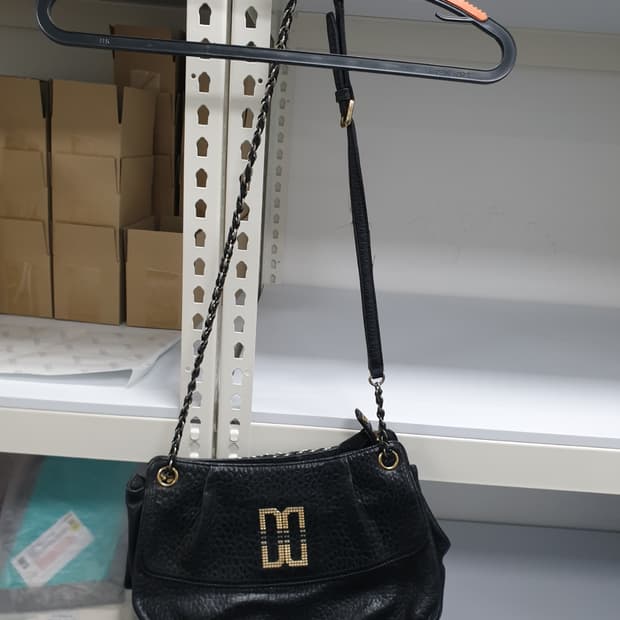 닥스 정품 크로스백 가방 판매합니다