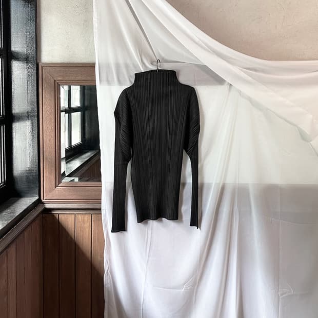 PLEATS PLEASE long sleeve turtleneck