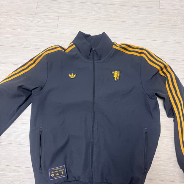 아디다스 맨유 트랙탑 xl 110사이즈