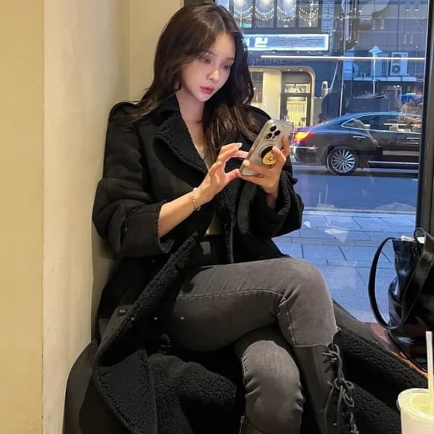 미젬므 블랙 스웨이드 롱무스탕