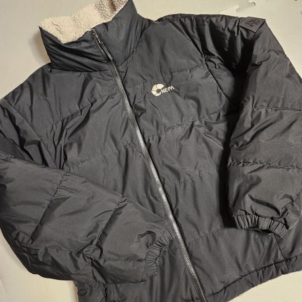 네파 리버시블 다운 양면 자켓 105사이즈

검정은 오염 하자없이 깨끗하