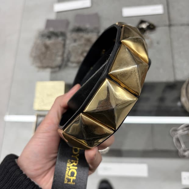 조이리치 피라미드 스터드 레더 벨트