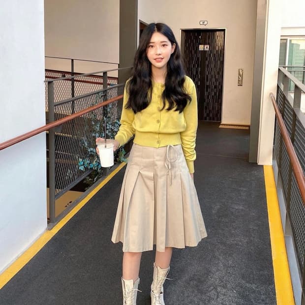에이딘에이블 베이지 플리츠 리본 미디 스커트