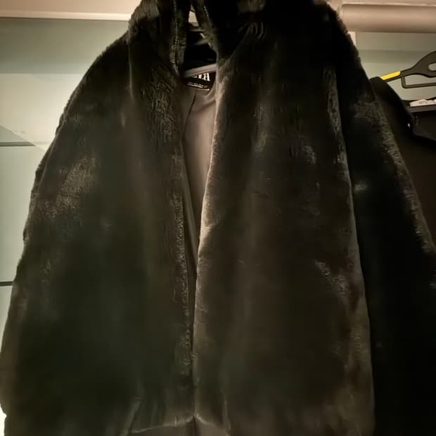 자라 블랙 퍼 자켓 XL