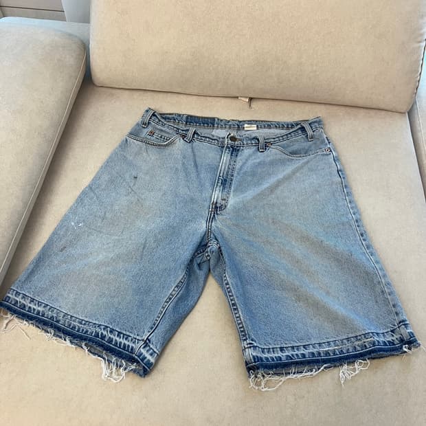 90s Levi’s denim shorts (USA)
