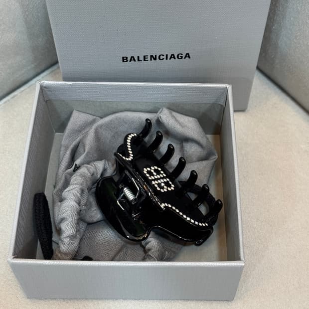 새상품급 발렌시아가 크리스탈 BB 헤어 그립 