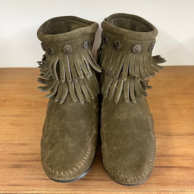 미네통카 더블 프린지 부츠 '카키'