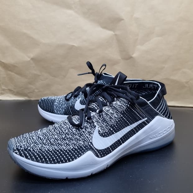 나이키 에어줌 피어리스 플라이니트2 230