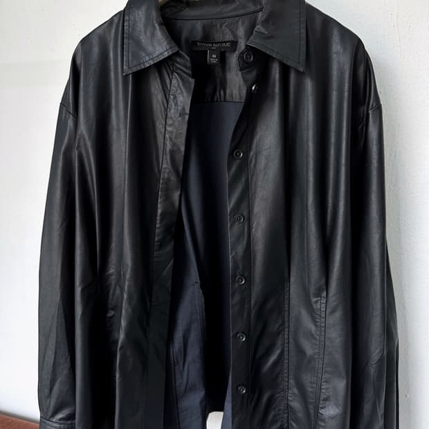 Fake leather design tuck shirt