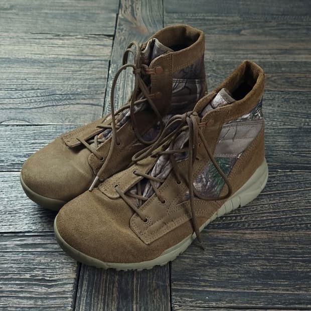 [나이키] 텍티컬 리얼 카모 스웨이드 컴백 부츠 사막화 M18062 