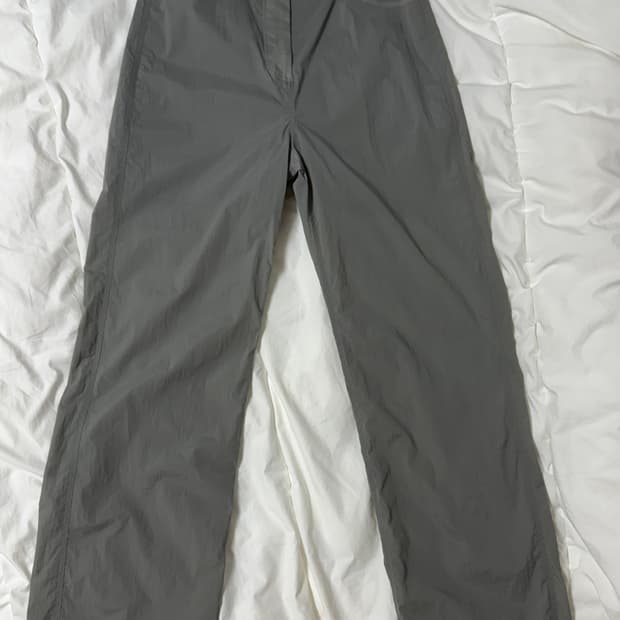 새상품 아모멘토 24ss 나일론 팬츠