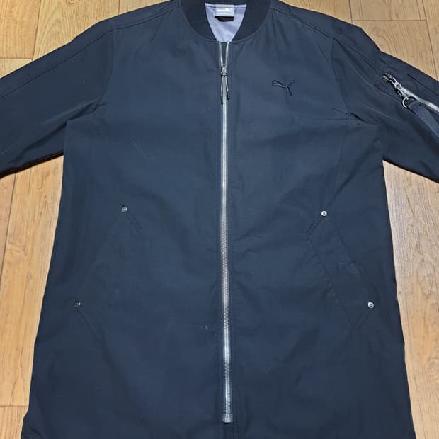 1142 푸마 롱 바람막이 95 사이즈입니다