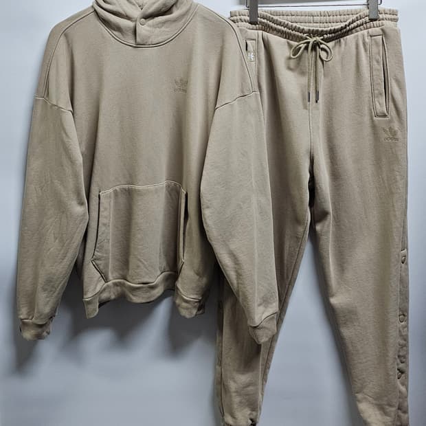 아디다스 에센셜 트레이닝셋업 M