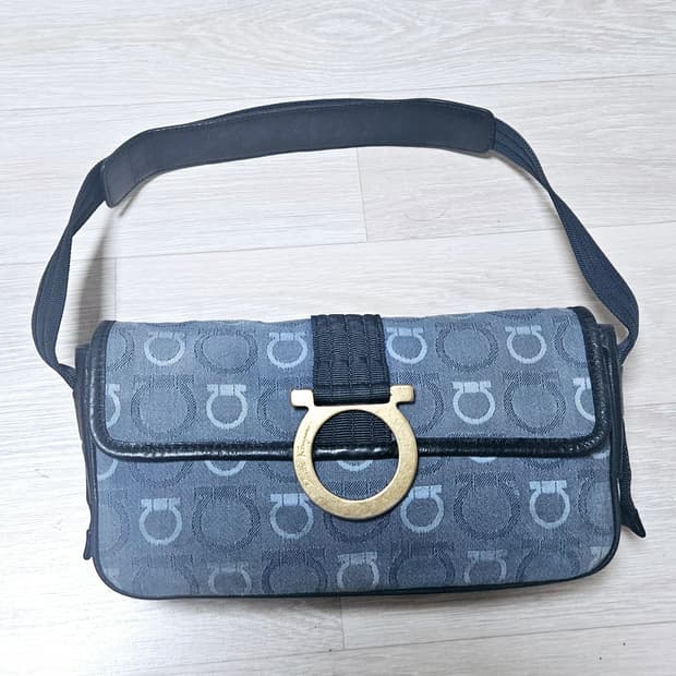 페라가모 숄더백  정품 