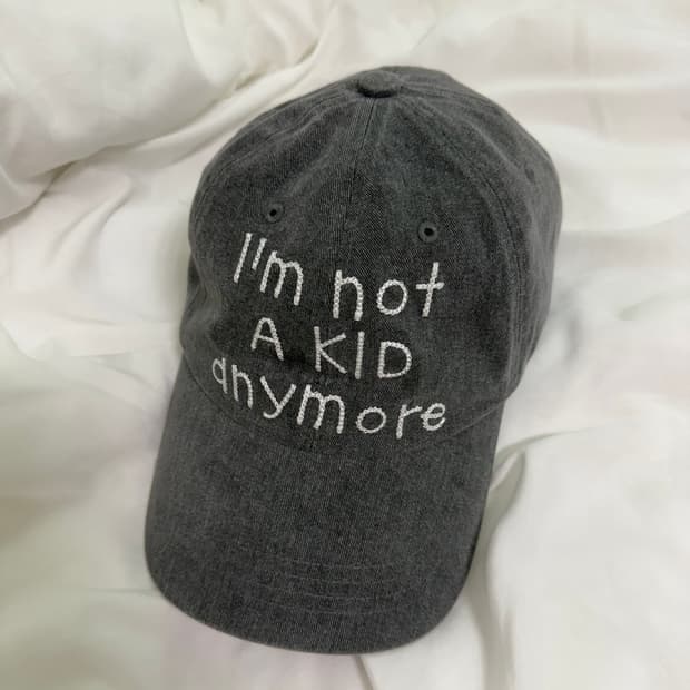 유희 LETTERING WASHING BALL CAP CHARCOAL