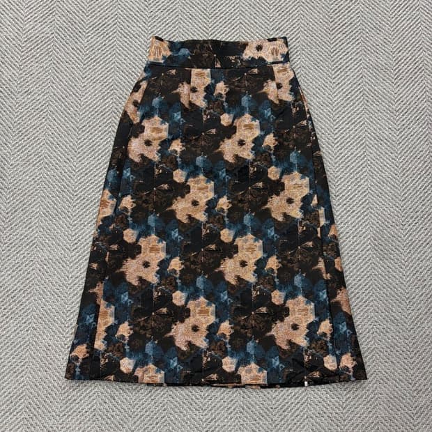 그랜드마더 글로시 플라워 랩 스커트 v2271 