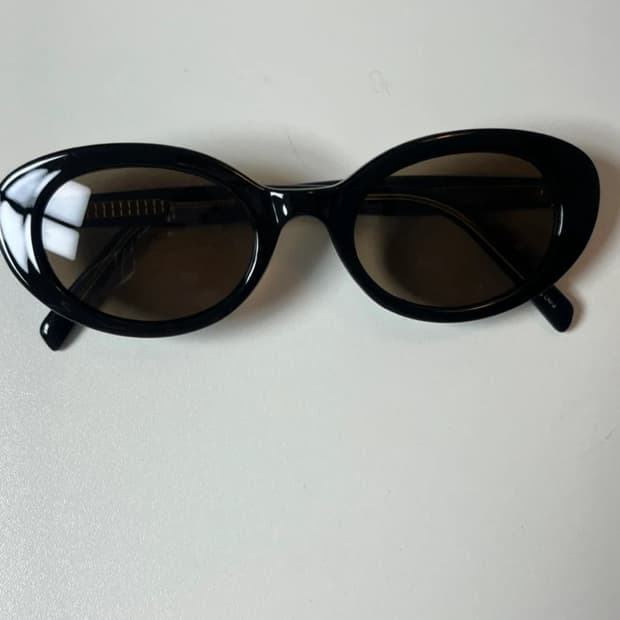 한글 블랙 선글라스