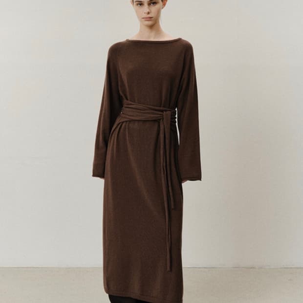 모한 TVF MERINO WOOL TIE KNIT DRESS 브라운