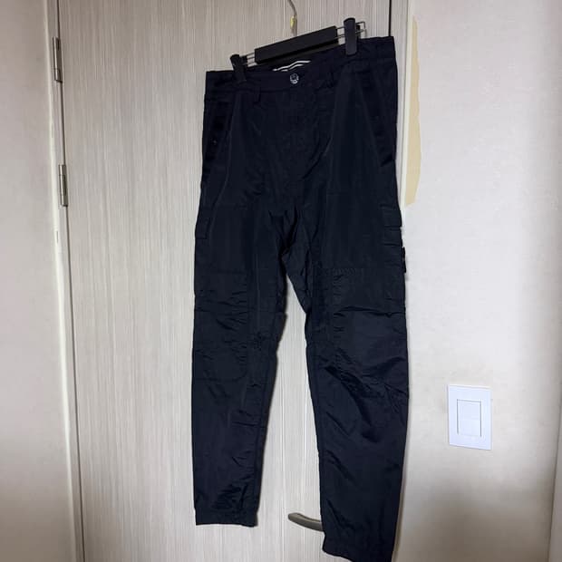 20SS 스톤 시어서커 카고 바지 블랙 721532029 (남성 32)