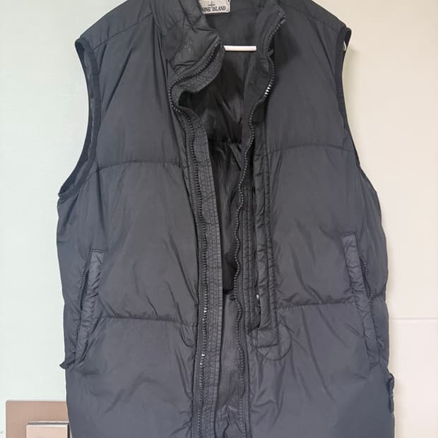 스톤아일랜드 패딩 조끼 22FW