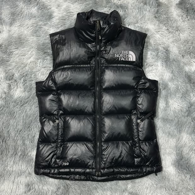 노스페이스 700 눕시 유광 블랙 패딩조끼 s