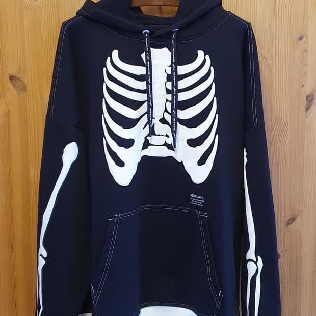 100.반스X마코 사보타지 후드티